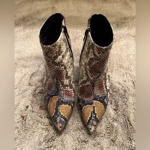Jeffrey Campbell snake skin patterned boots size 7